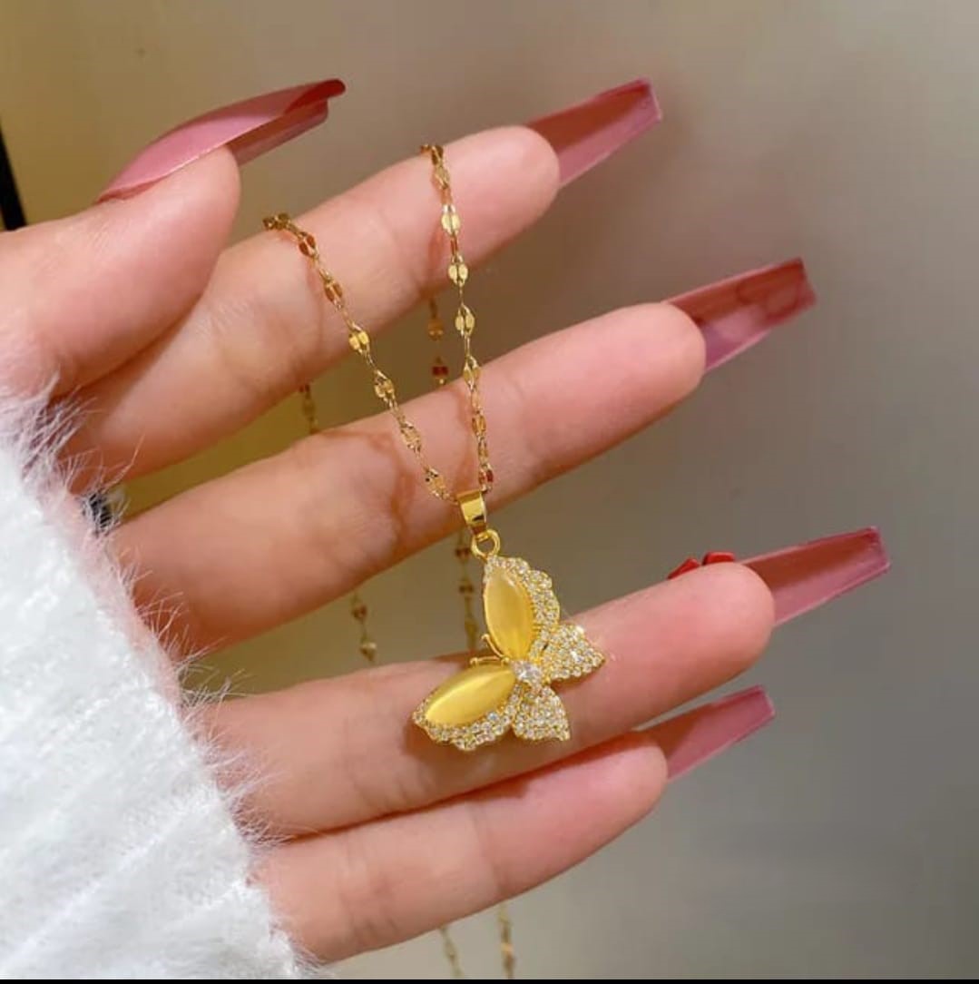 TITLIYA TITLI-020 – Gold-Toned Butterfly Pendant Necklace