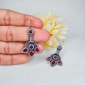 silver plated maroon stone hanging earrings jc15