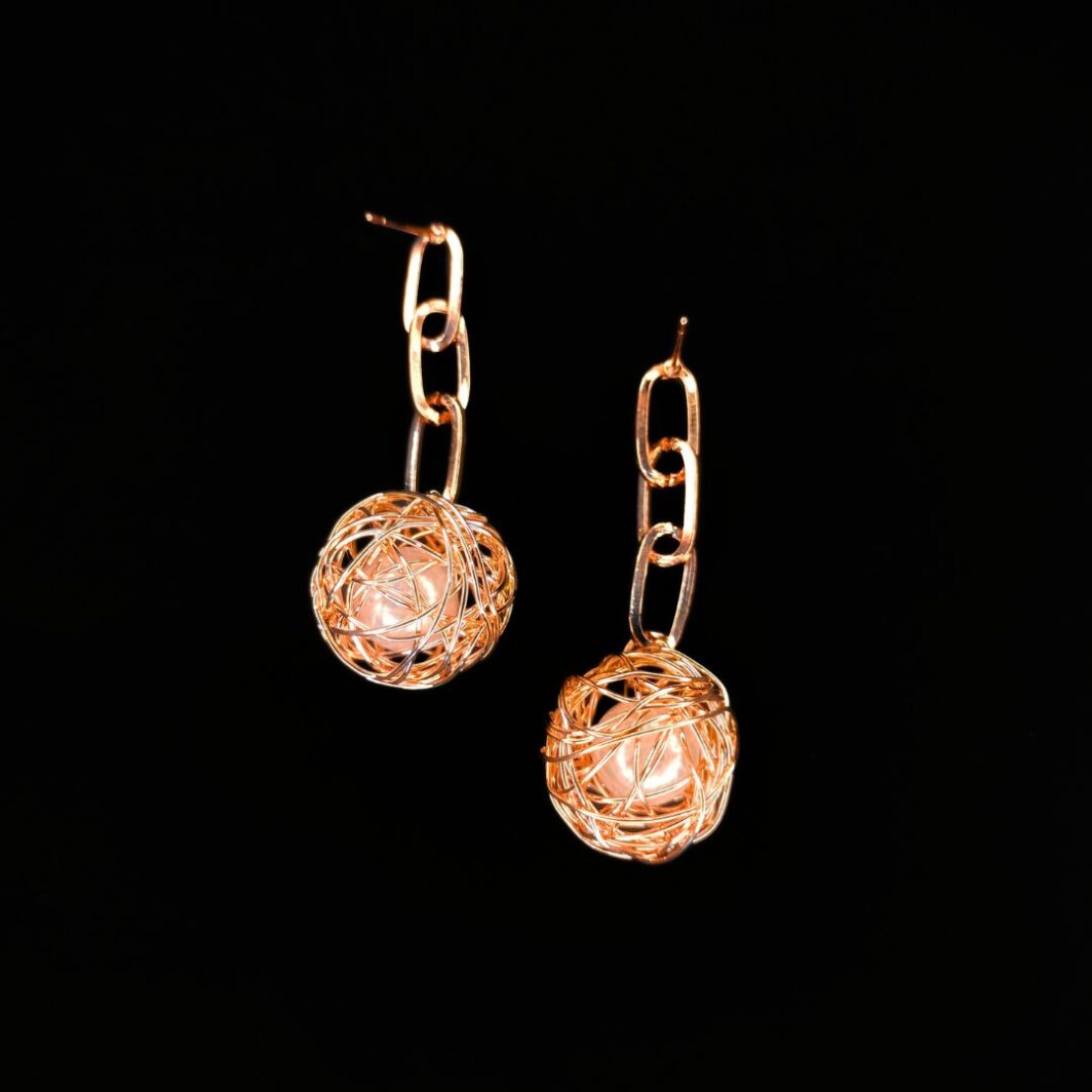 wire ball triple link drop earrings with white pearl jc190