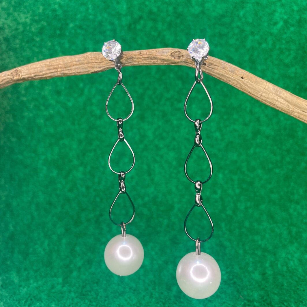 Pearl Stone Dangling Earrings with White Diamond JC238